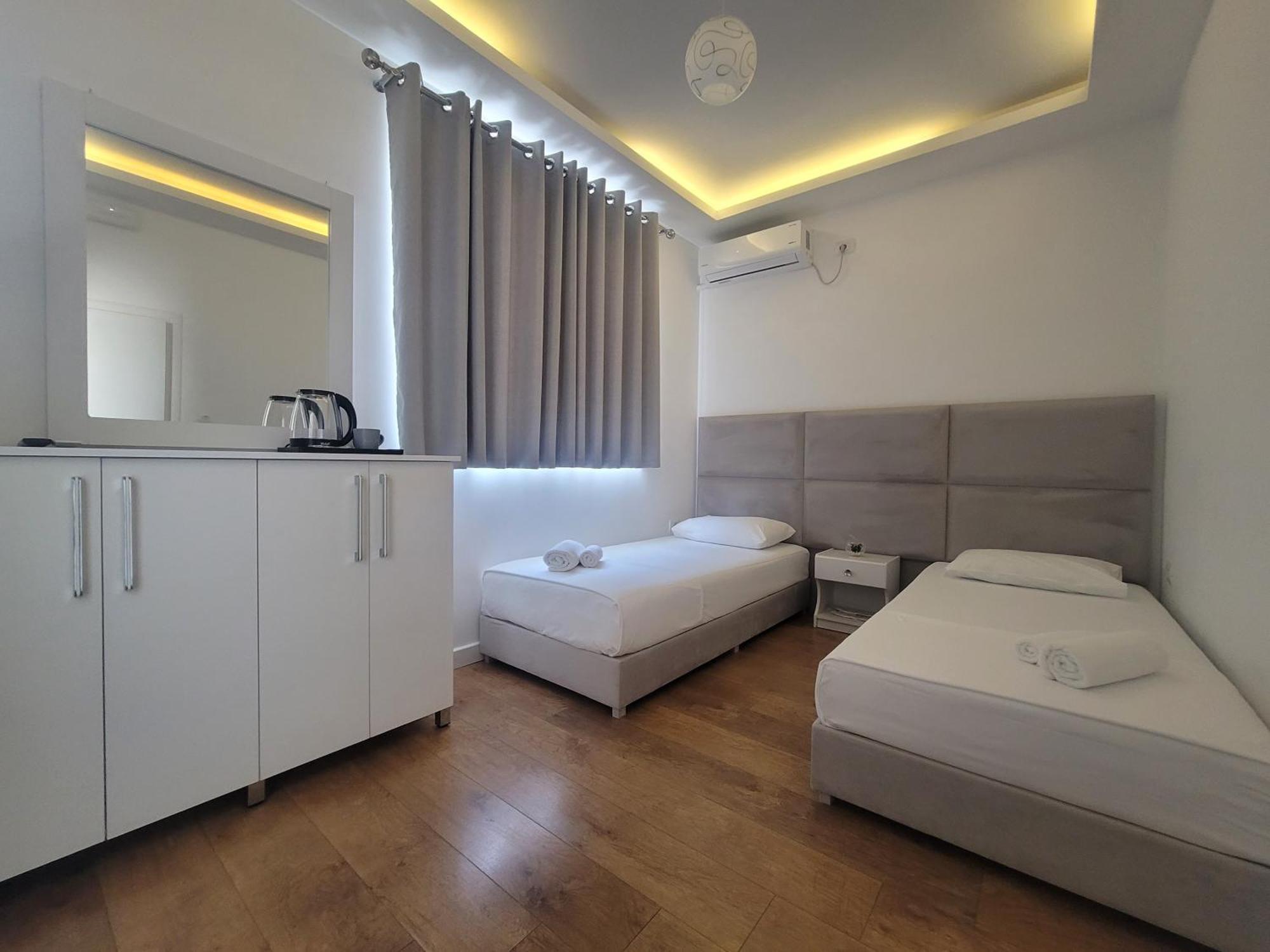 Hotel Myrtai - City Center Sarandë Exteriör bild