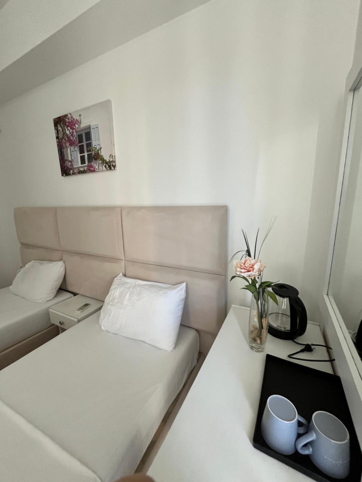 Hotel Myrtai - City Center Sarandë Exteriör bild
