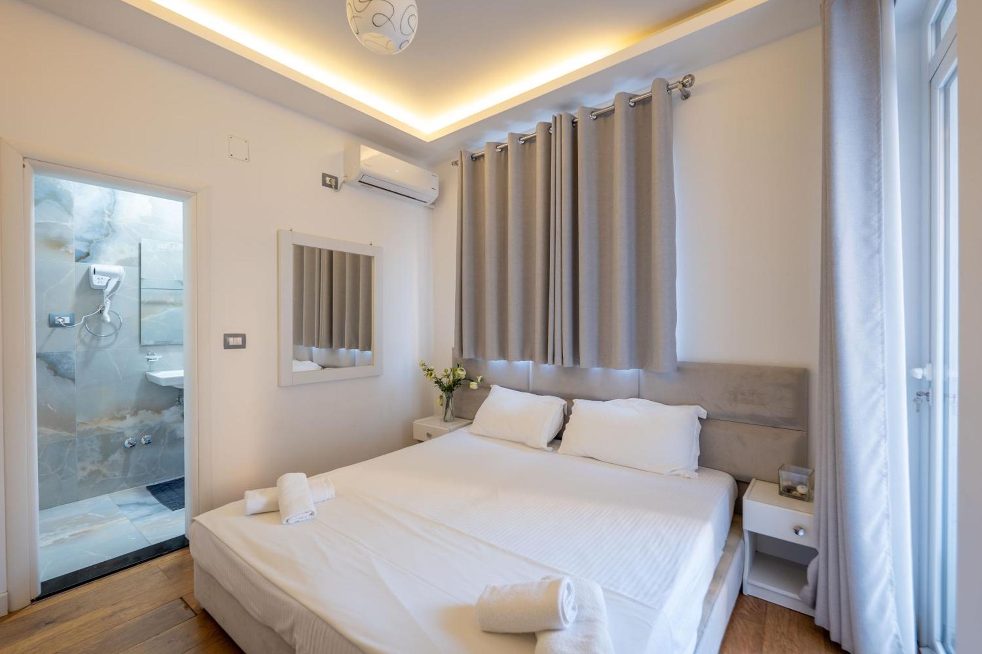 Hotel Myrtai - City Center Sarandë Exteriör bild