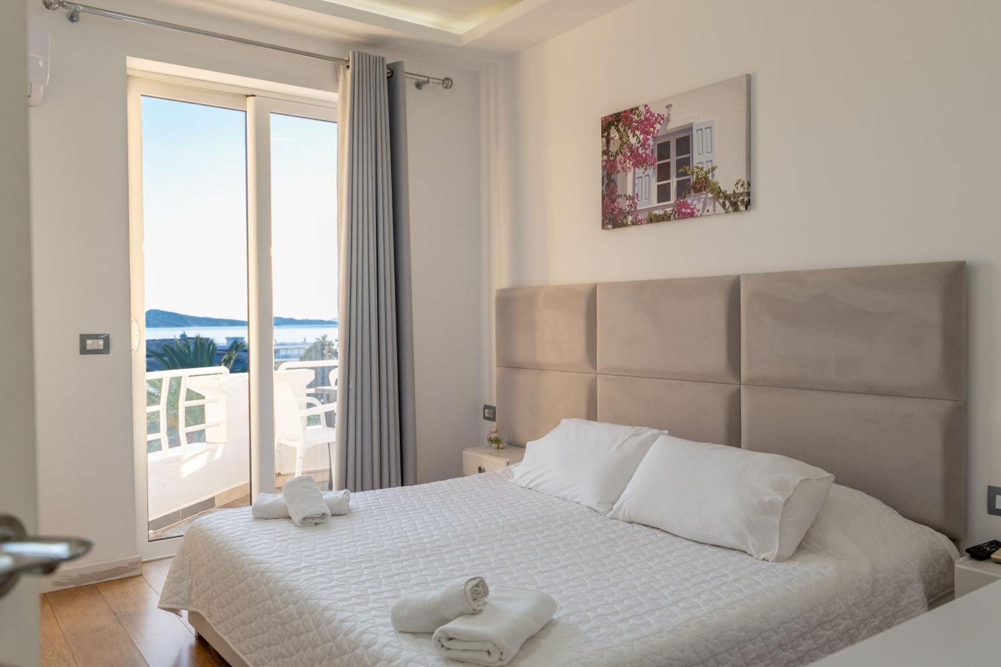 Hotel Myrtai - City Center Sarandë Exteriör bild