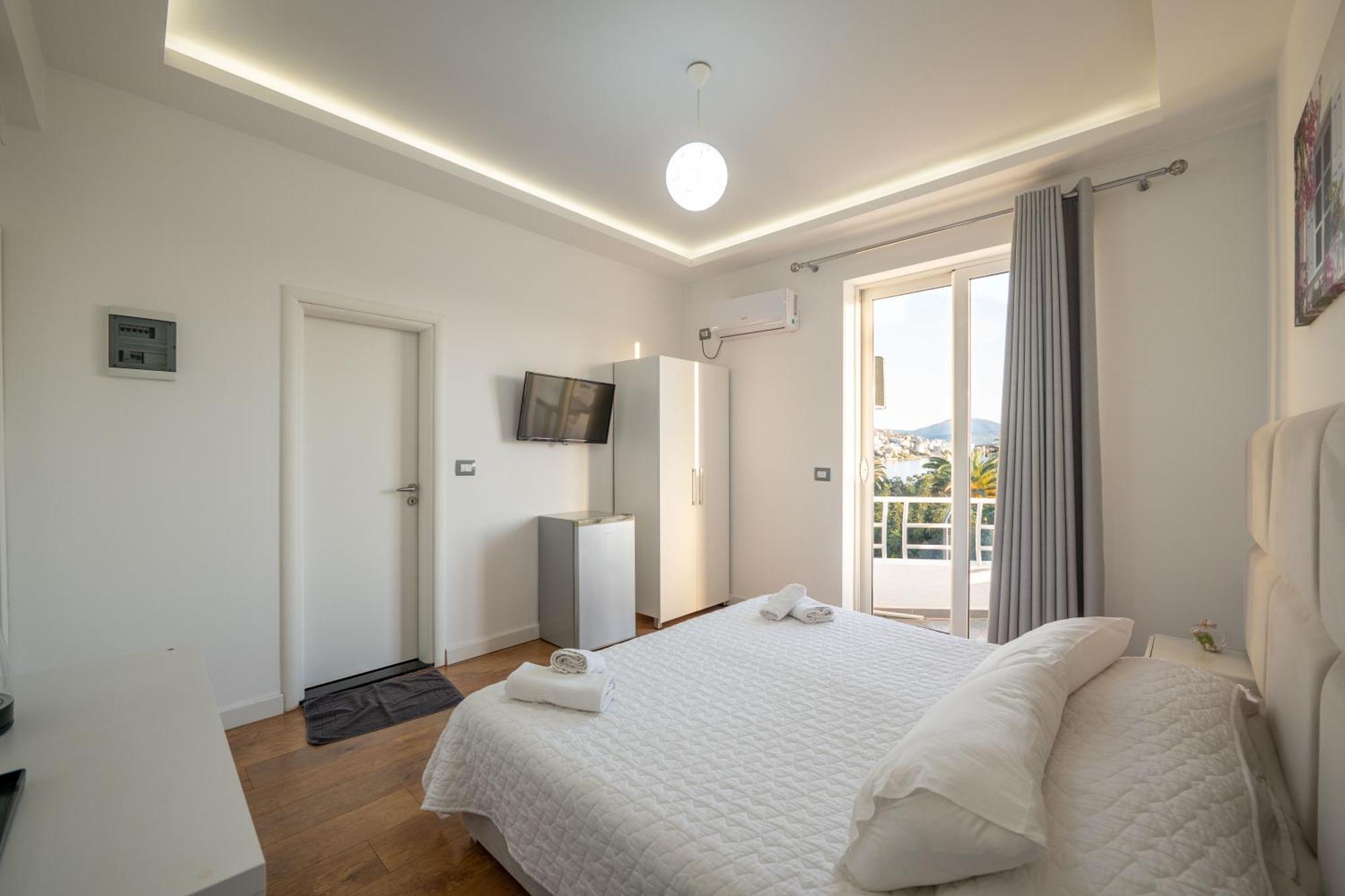 Hotel Myrtai - City Center Sarandë Exteriör bild