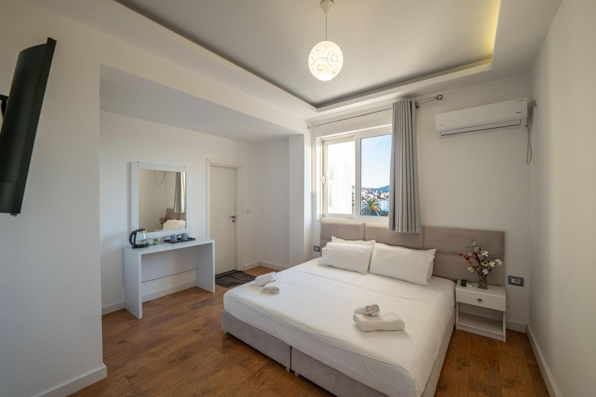 Hotel Myrtai - City Center Sarandë Exteriör bild