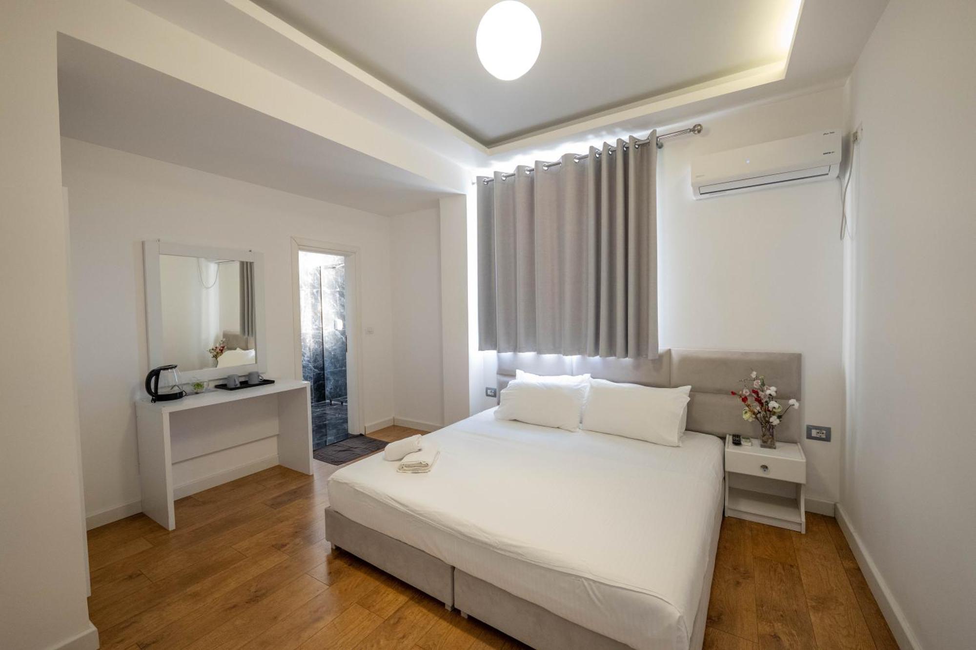 Hotel Myrtai - City Center Sarandë Exteriör bild