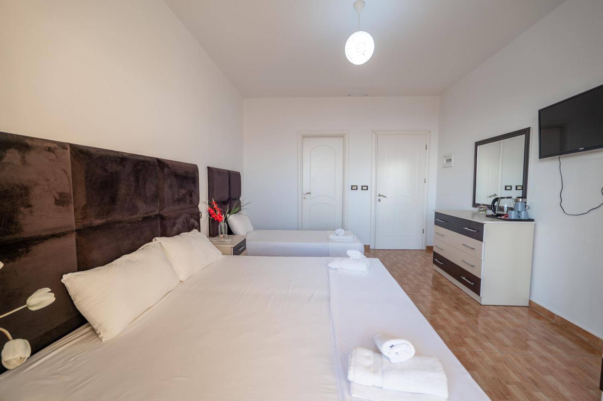 Hotel Myrtai - City Center Sarandë Exteriör bild