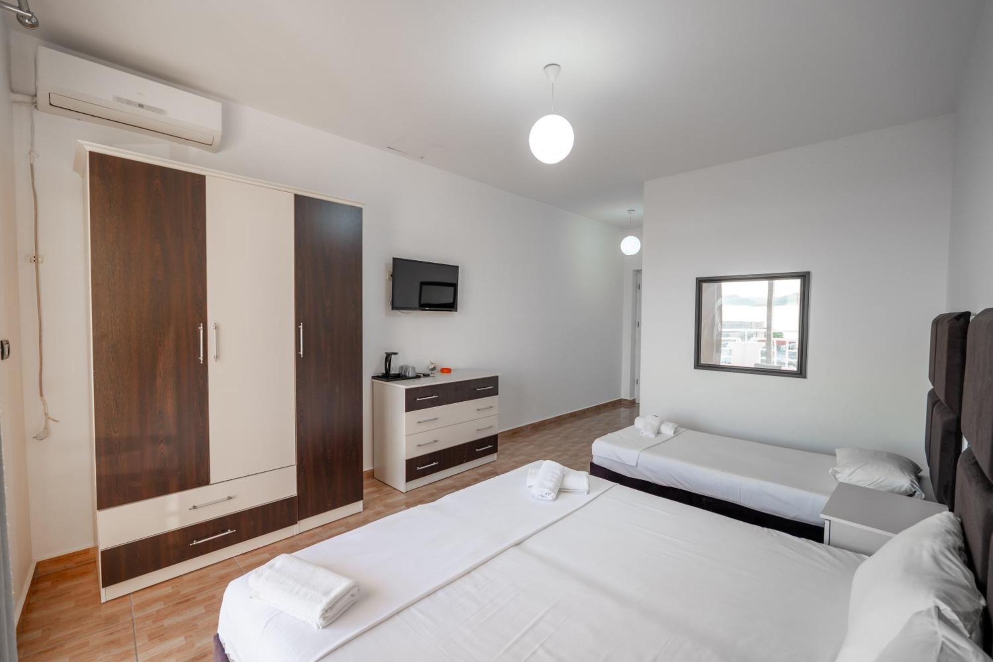 Hotel Myrtai - City Center Sarandë Exteriör bild