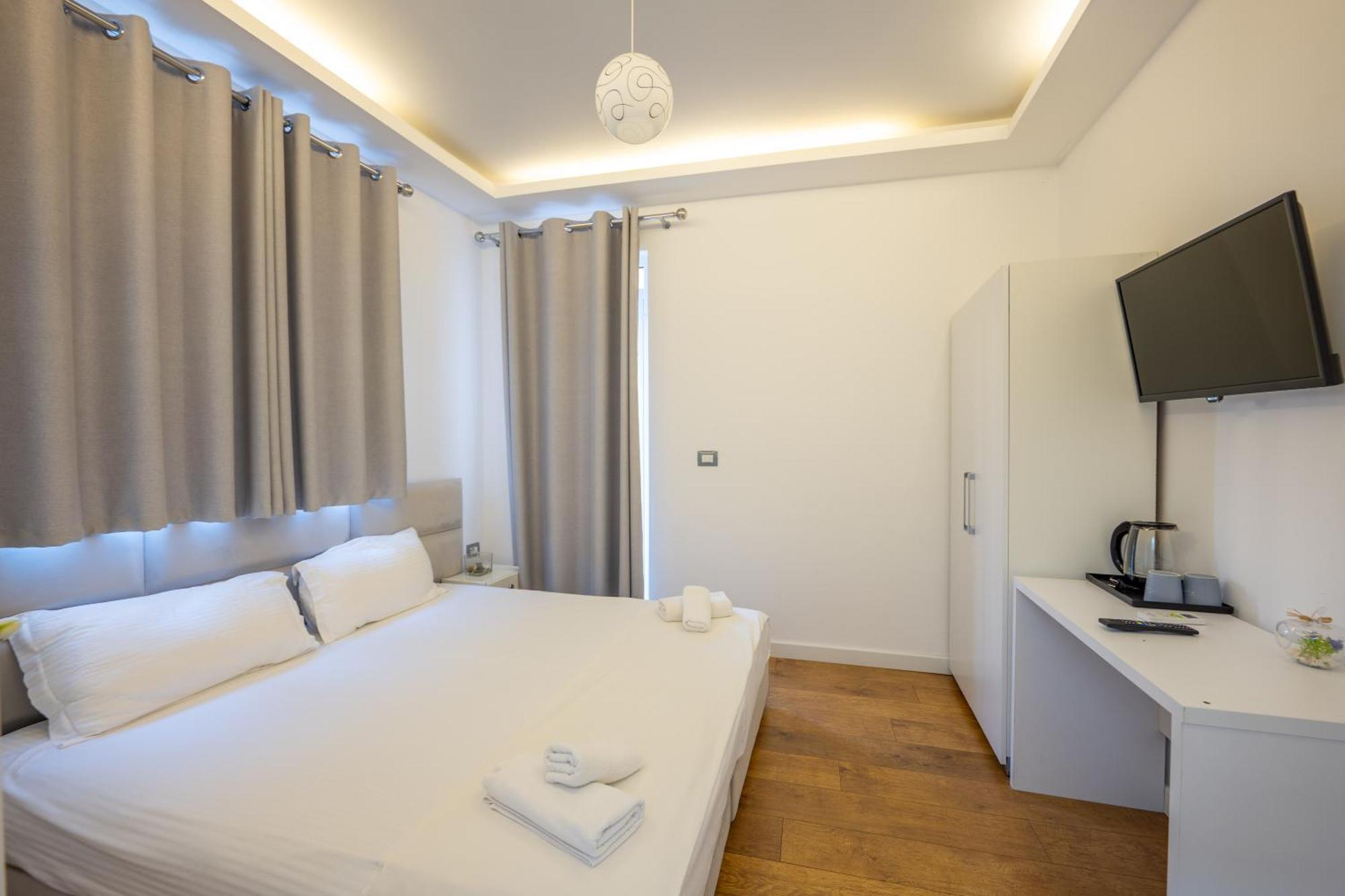 Hotel Myrtai - City Center Sarandë Exteriör bild