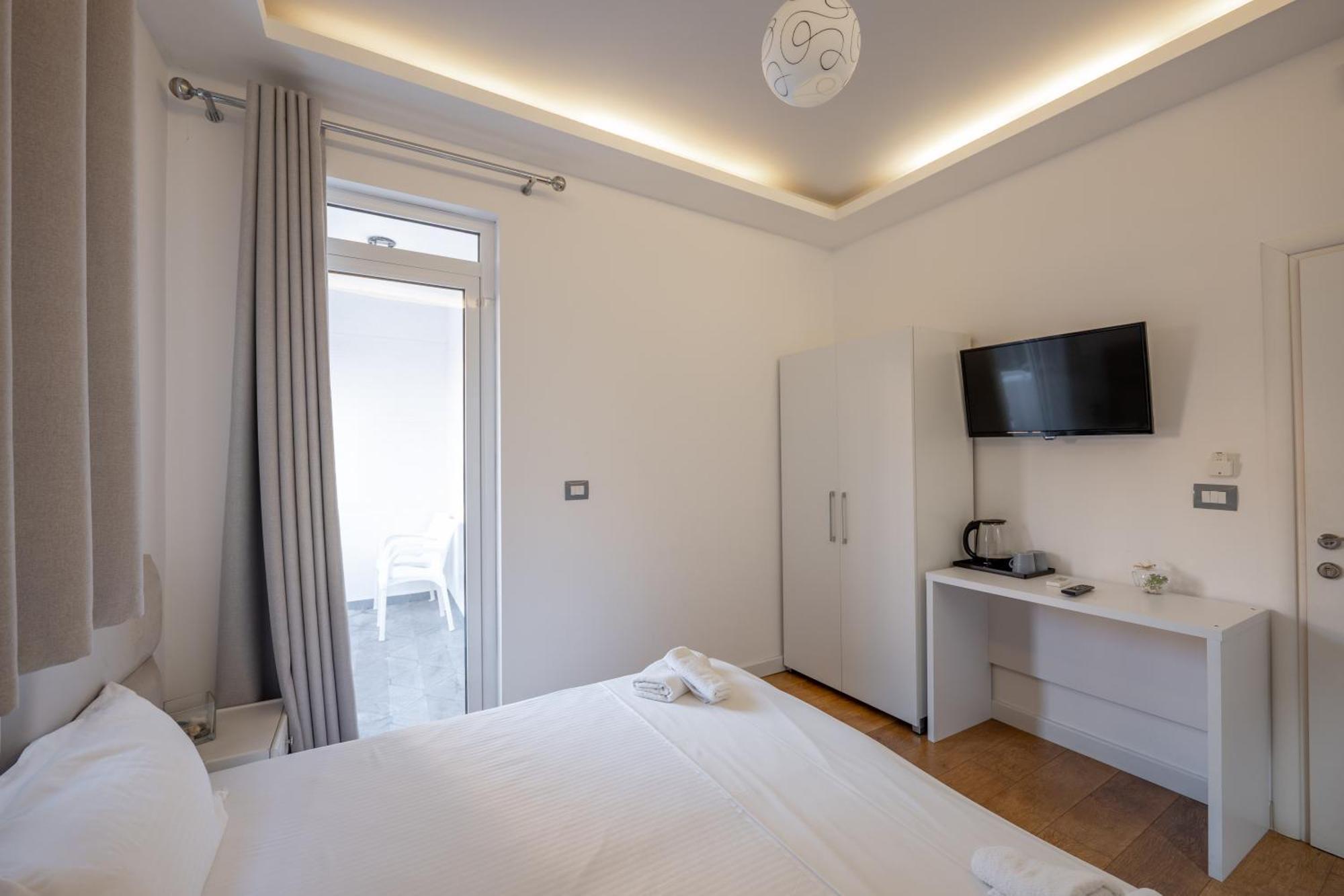 Hotel Myrtai - City Center Sarandë Exteriör bild