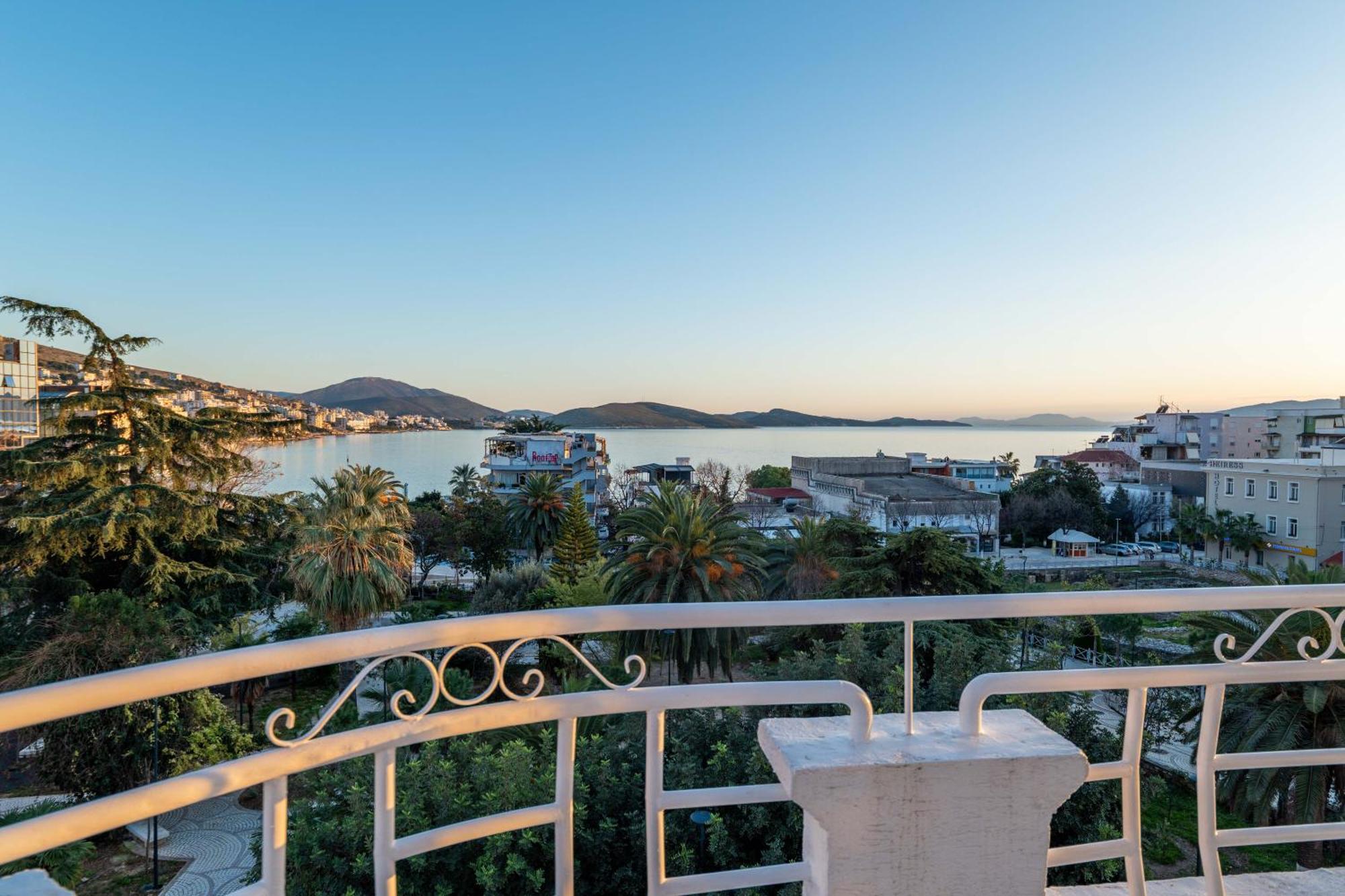 Hotel Myrtai - City Center Sarandë Exteriör bild