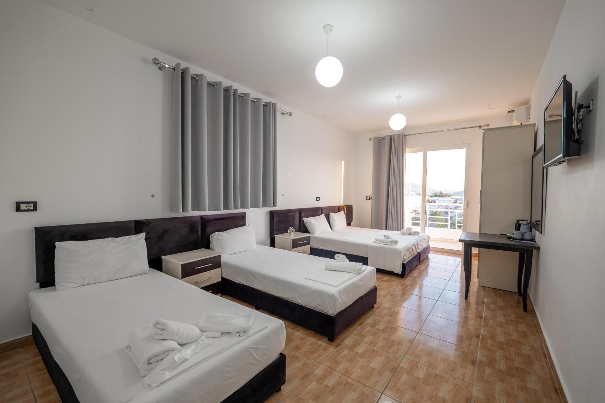 Hotel Myrtai - City Center Sarandë Exteriör bild