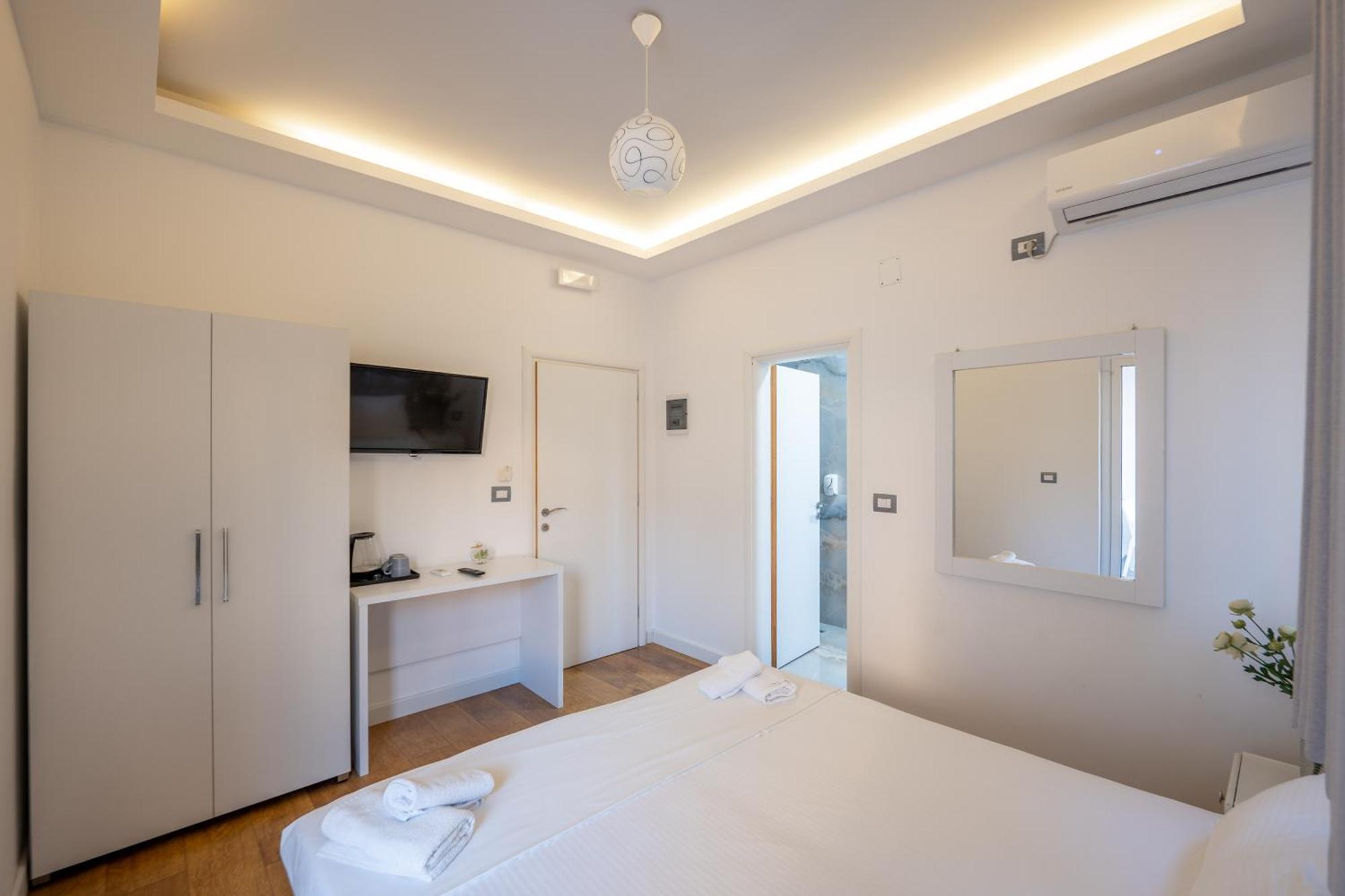Hotel Myrtai - City Center Sarandë Exteriör bild