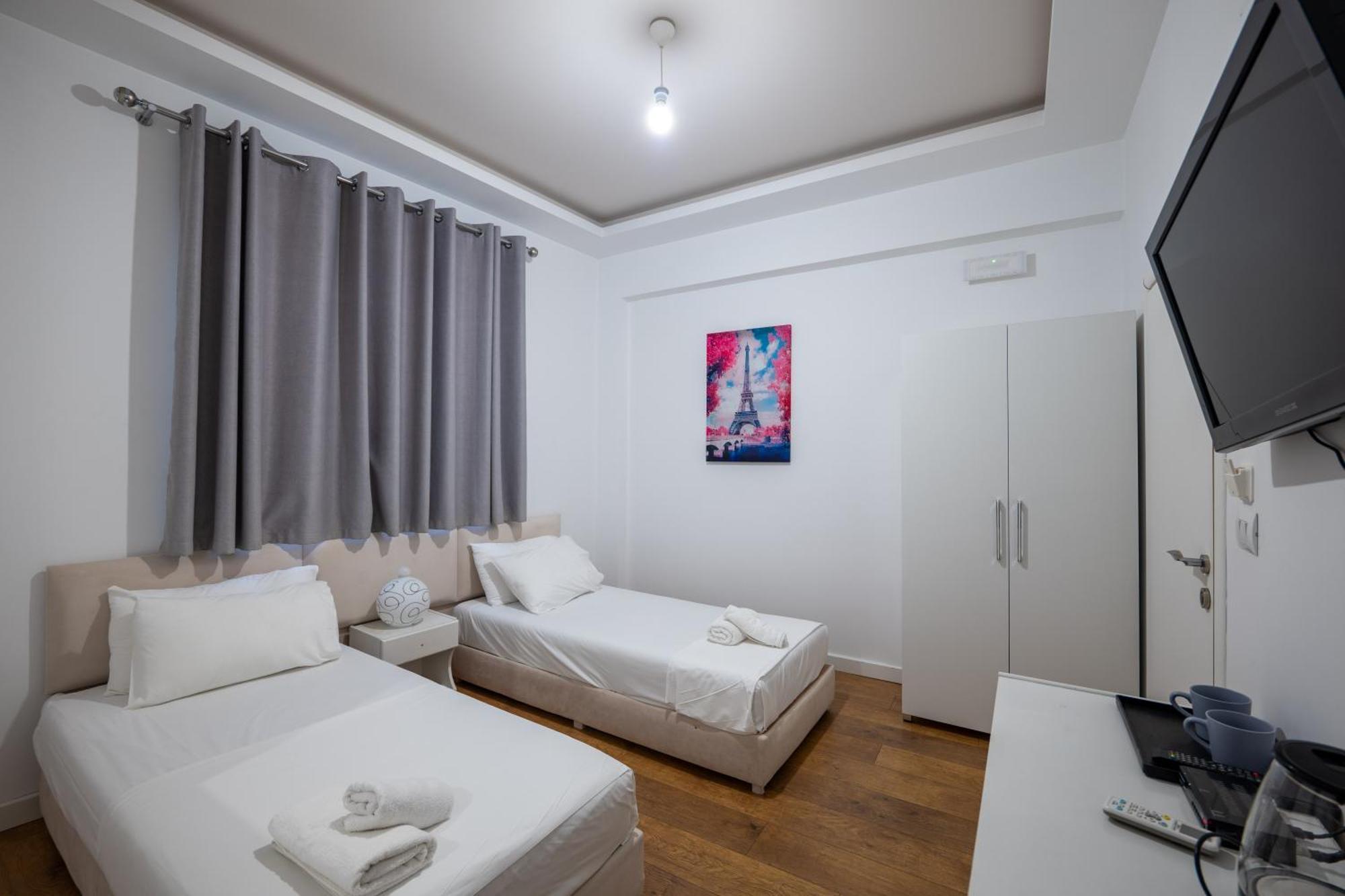 Hotel Myrtai - City Center Sarandë Exteriör bild