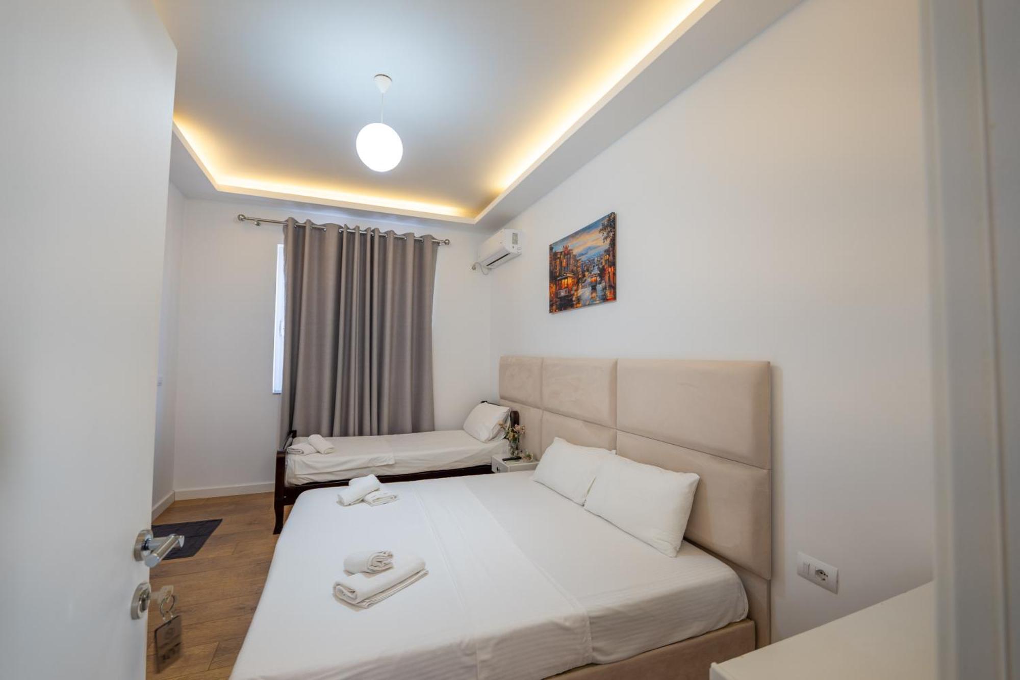 Hotel Myrtai - City Center Sarandë Exteriör bild