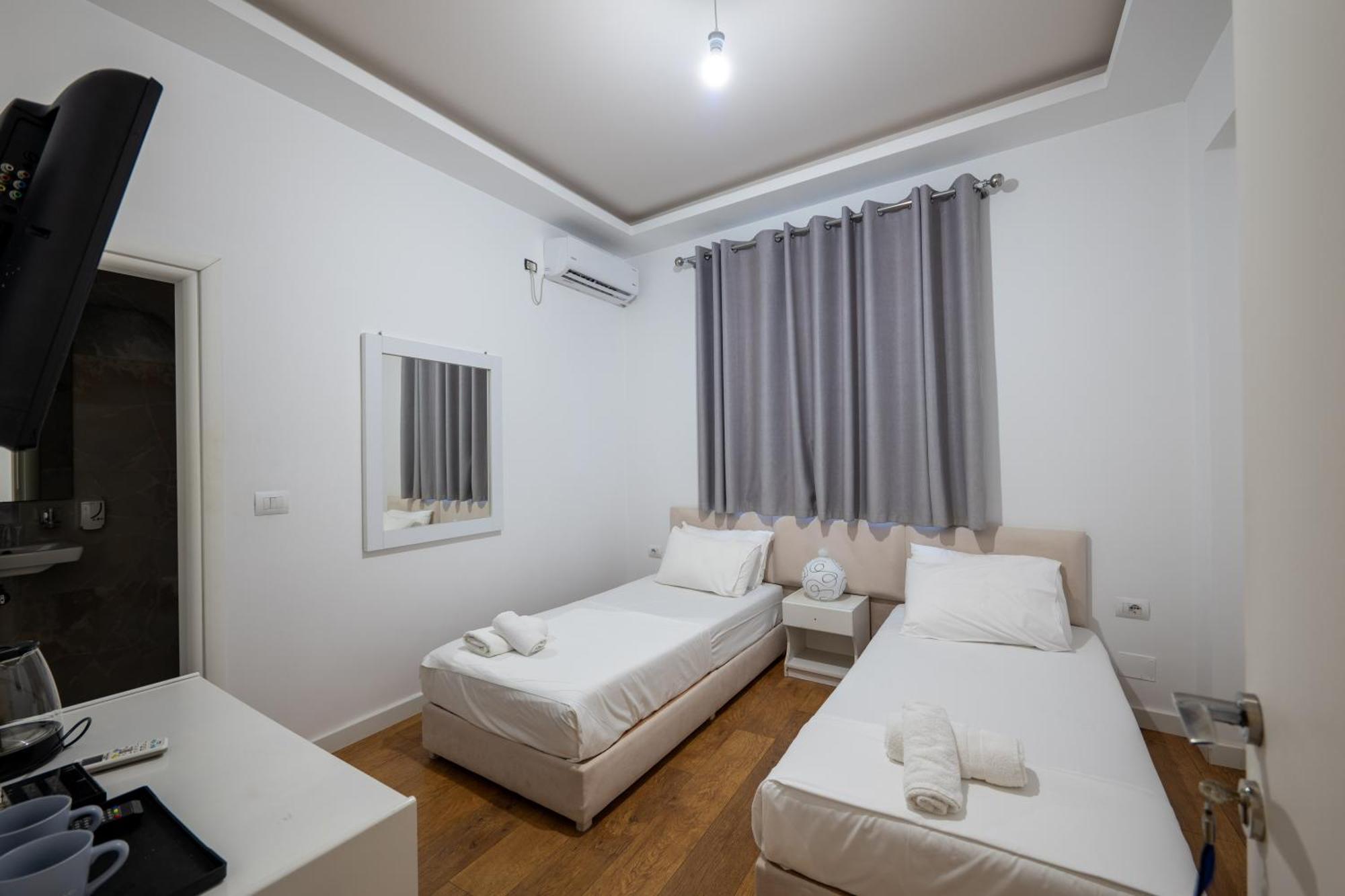 Hotel Myrtai - City Center Sarandë Exteriör bild