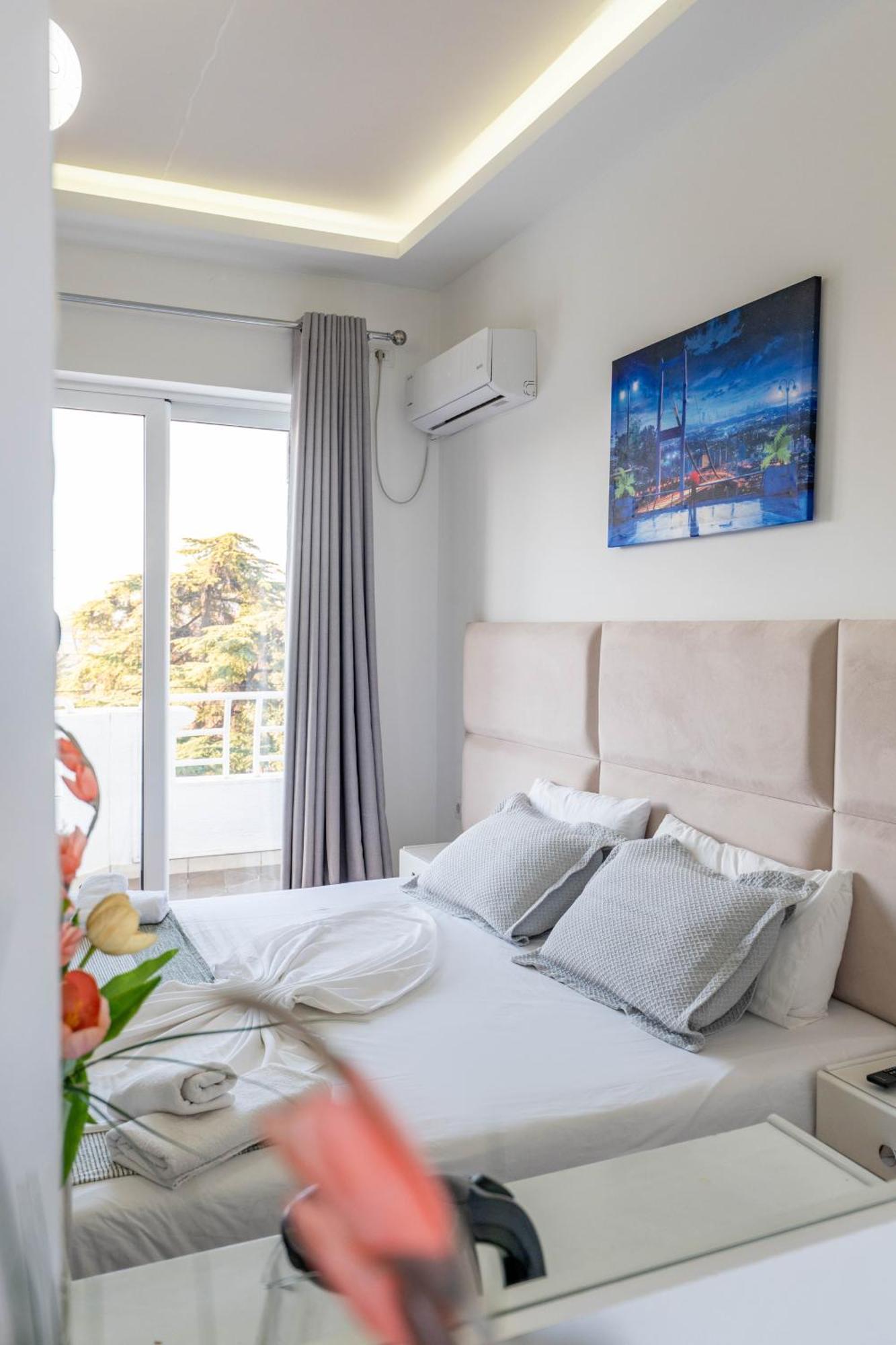 Hotel Myrtai - City Center Sarandë Exteriör bild