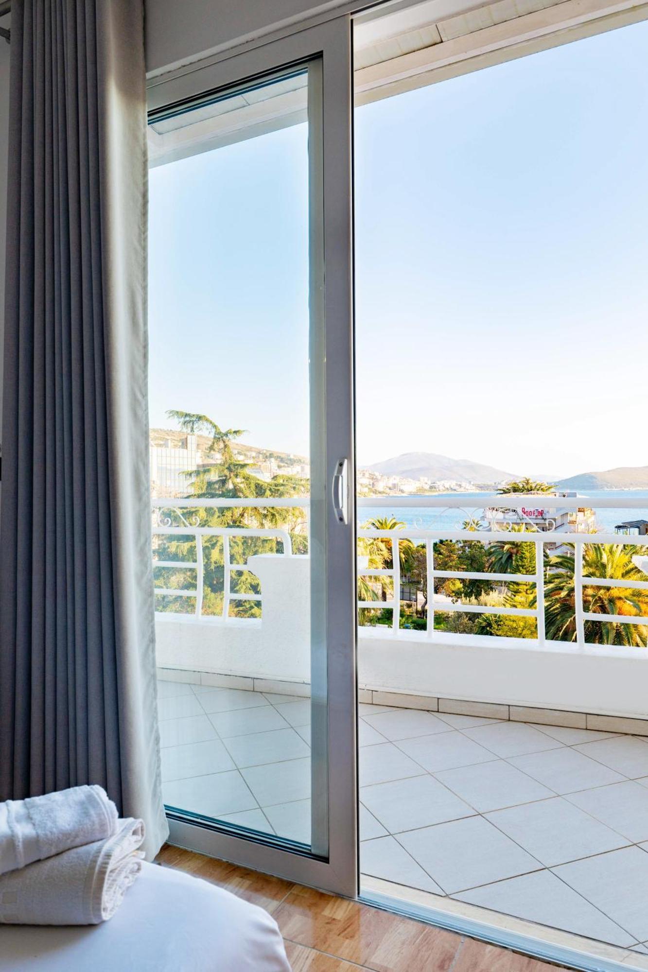 Hotel Myrtai - City Center Sarandë Exteriör bild