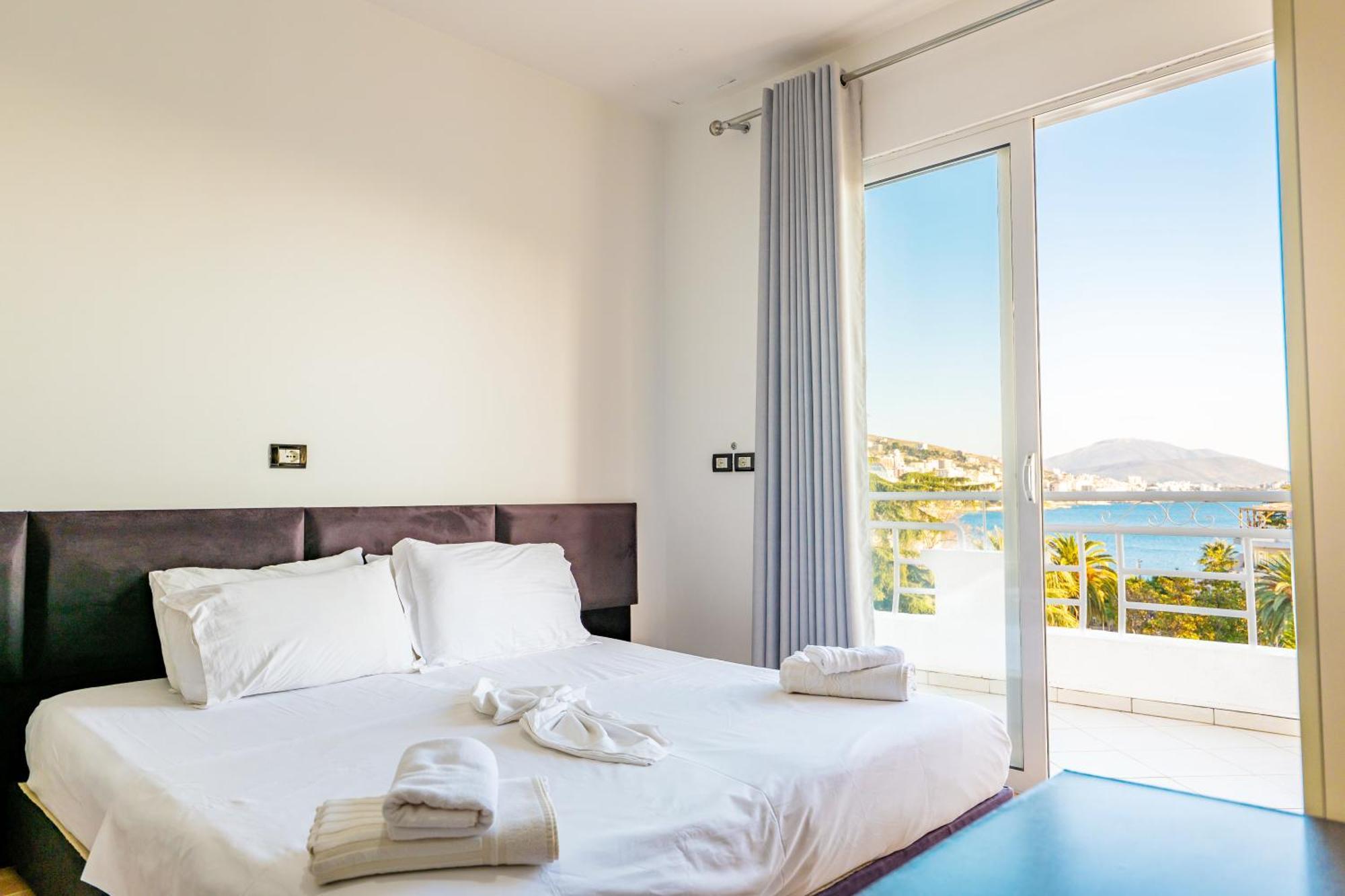 Hotel Myrtai - City Center Sarandë Rum bild