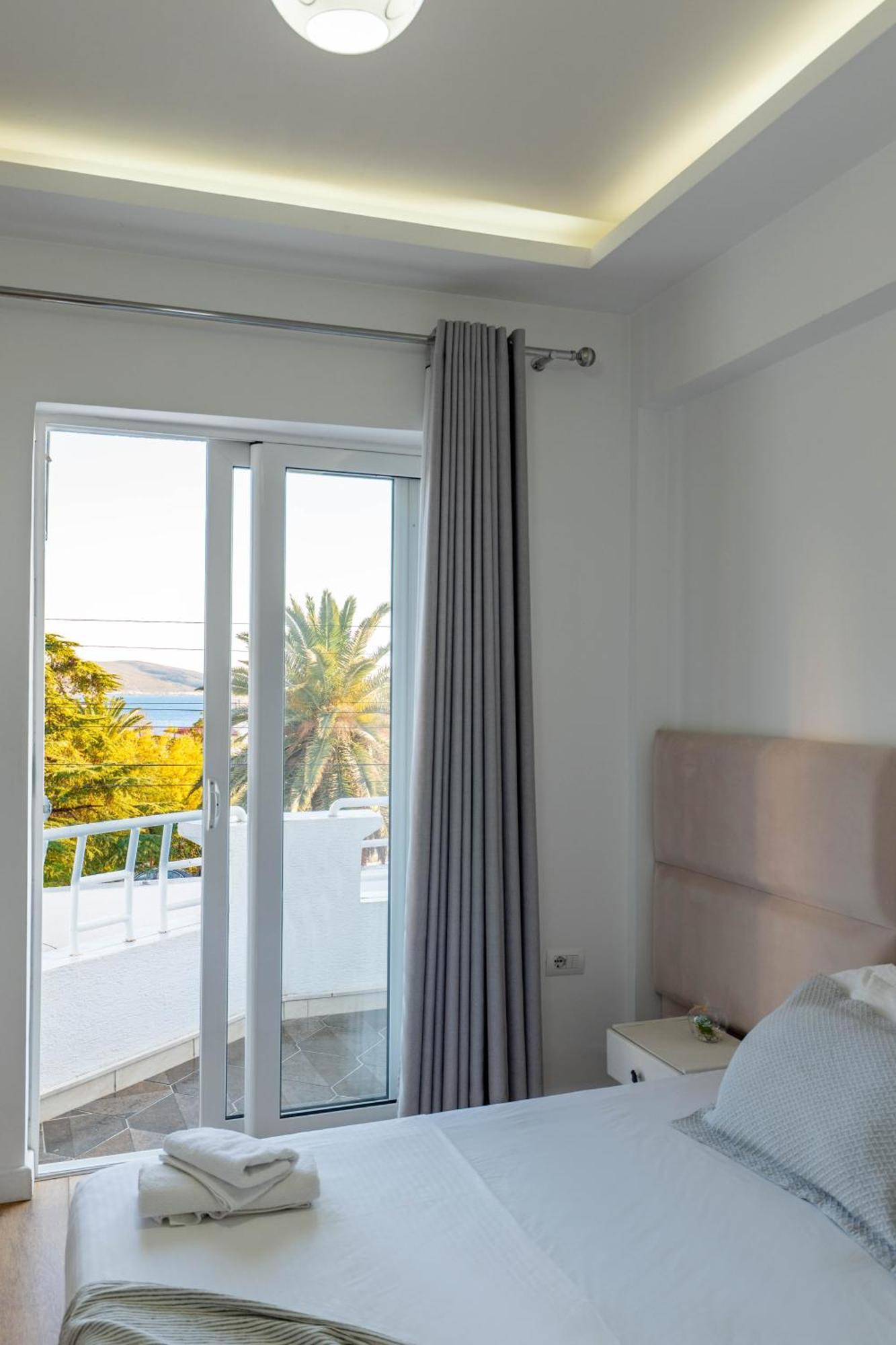 Hotel Myrtai - City Center Sarandë Exteriör bild